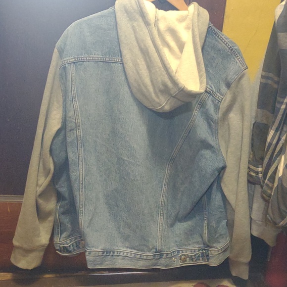 Men's Levi's Distressed Denim Jacket With Gray Sleeves And Hood, XL - Picture 5 of 6